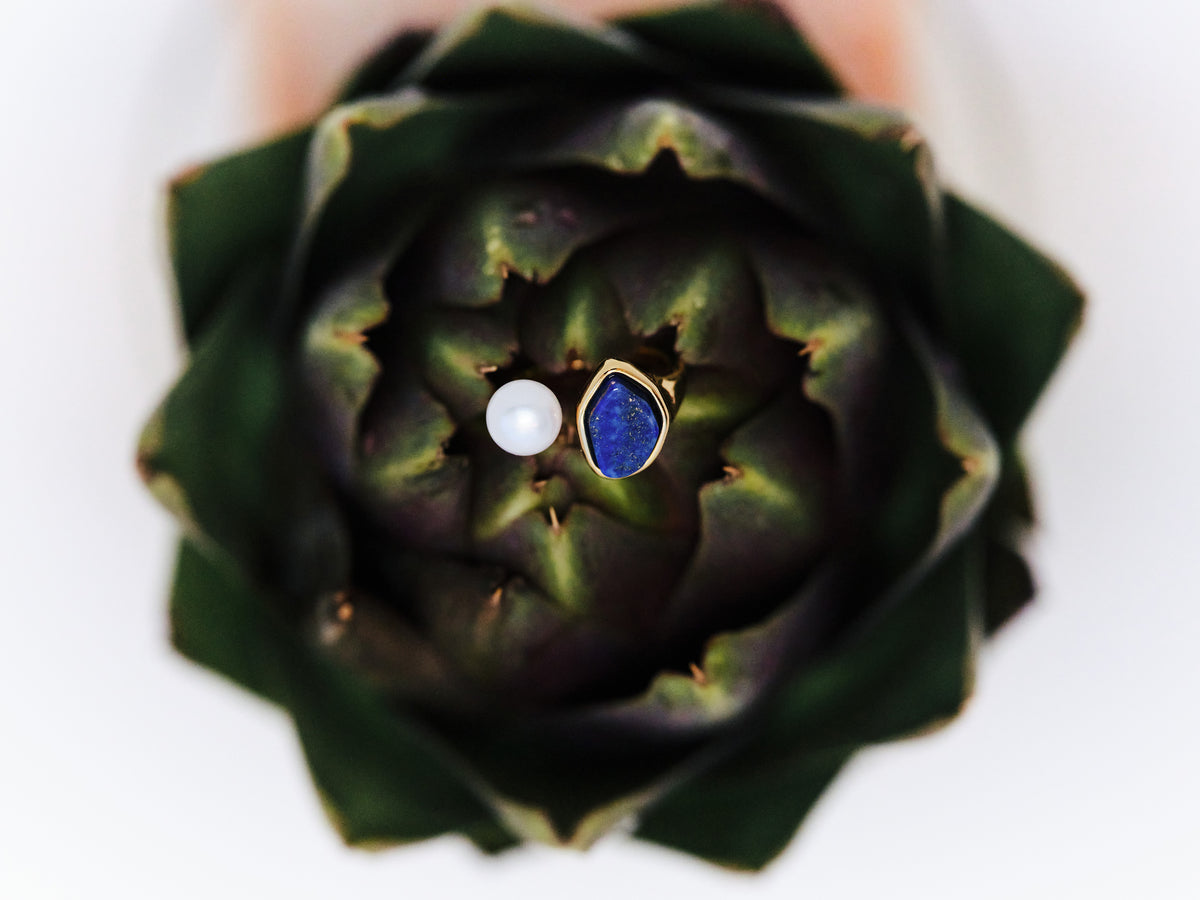 Gold-tone dyed silver-plated copper ring with lapis lazuli and freshwater pearl